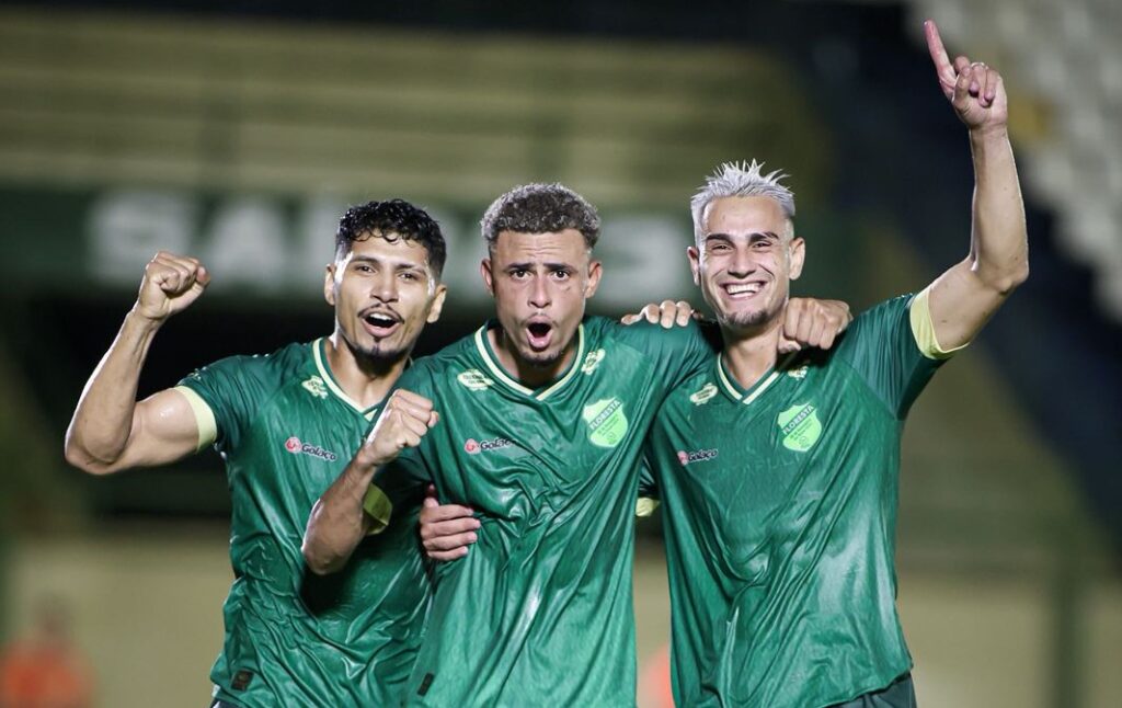 Floresta vence o Amazonas em duelo movimentado e retorna ao G-8 da Série C