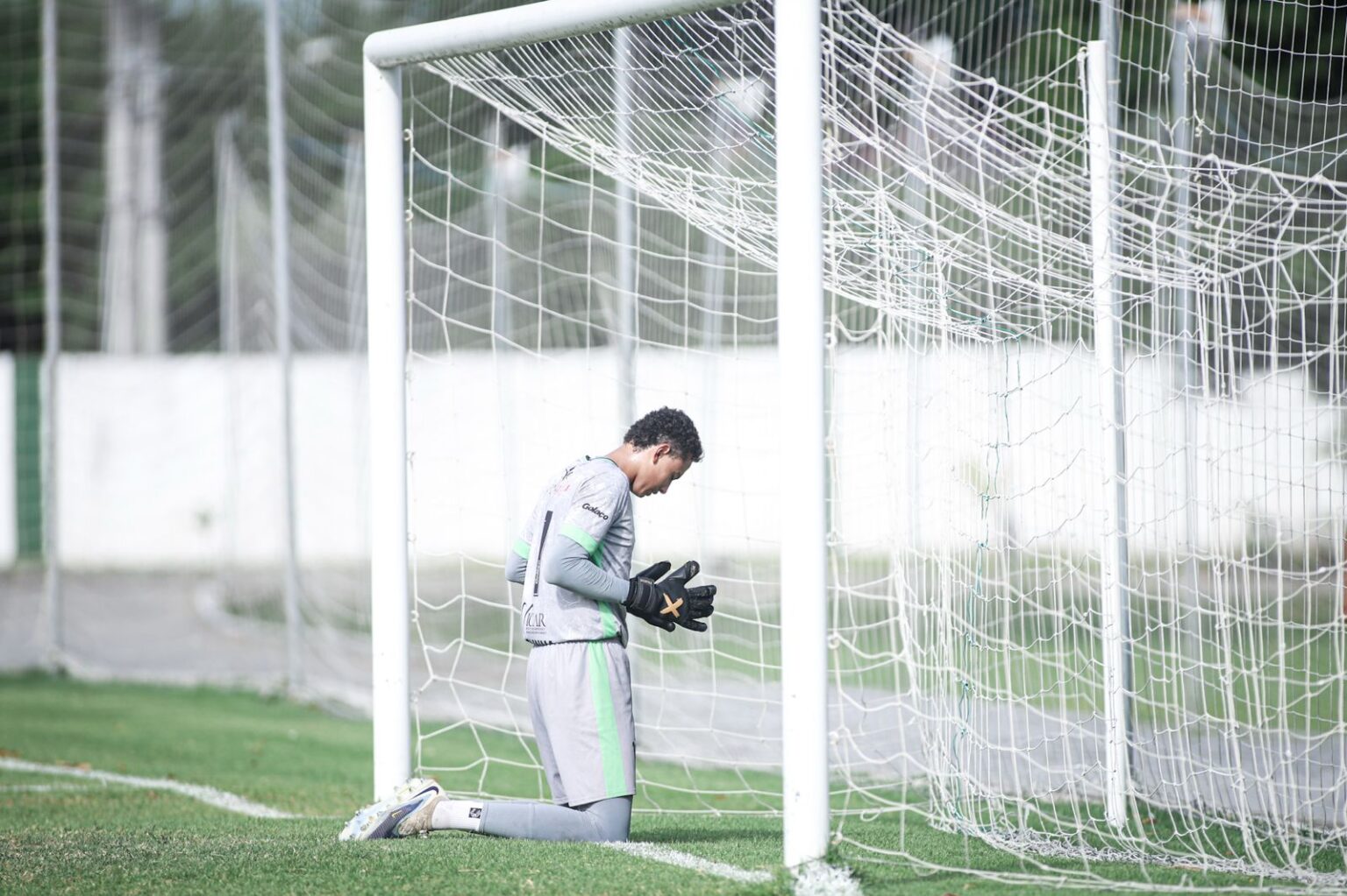 Fruto da parceria com Juatama, goleiro Andrew se destaca na categoria Sub-17 do Floresta