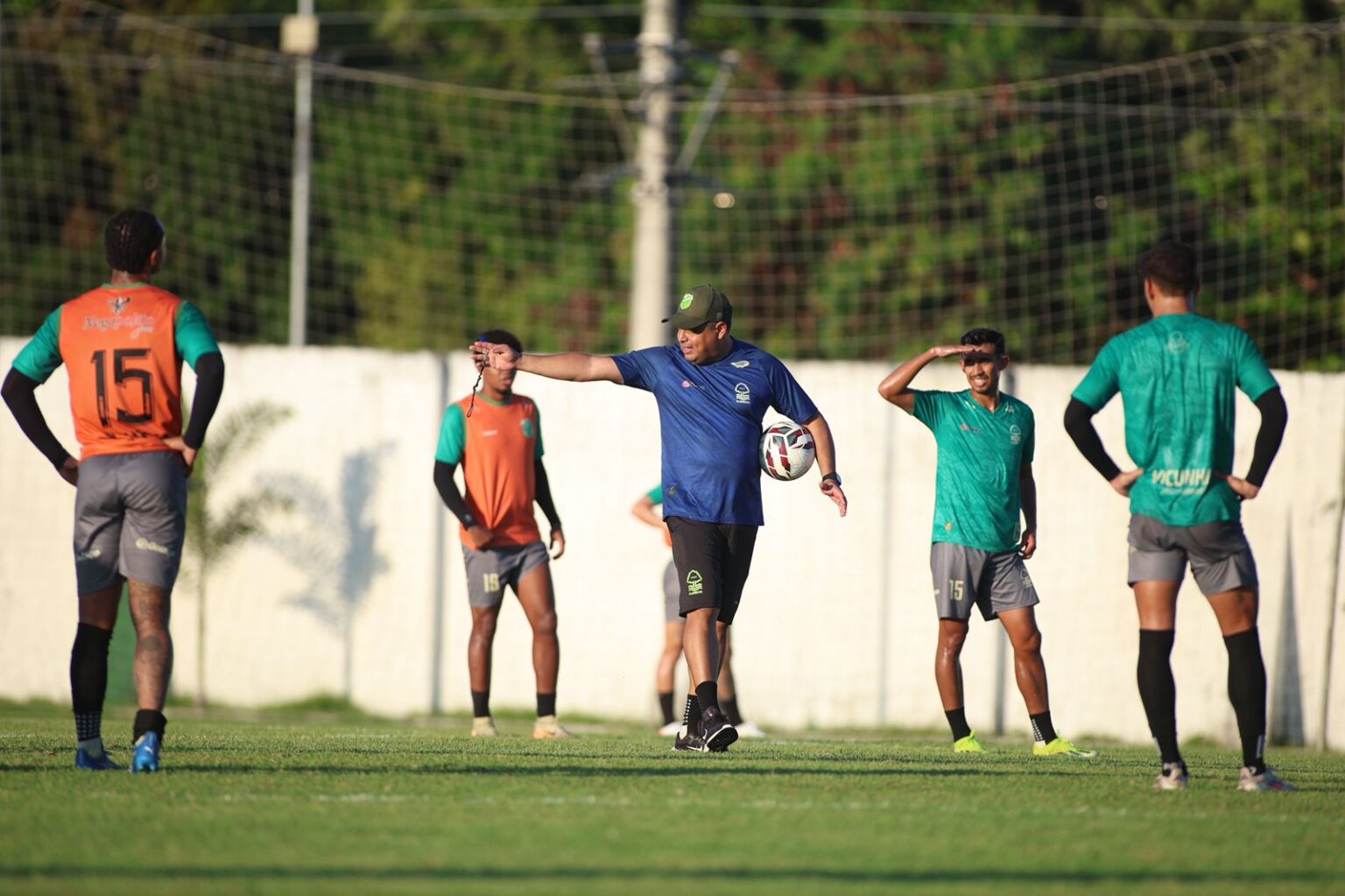 Floresta faz último treino antes do embarque para confronto diante do Brusque