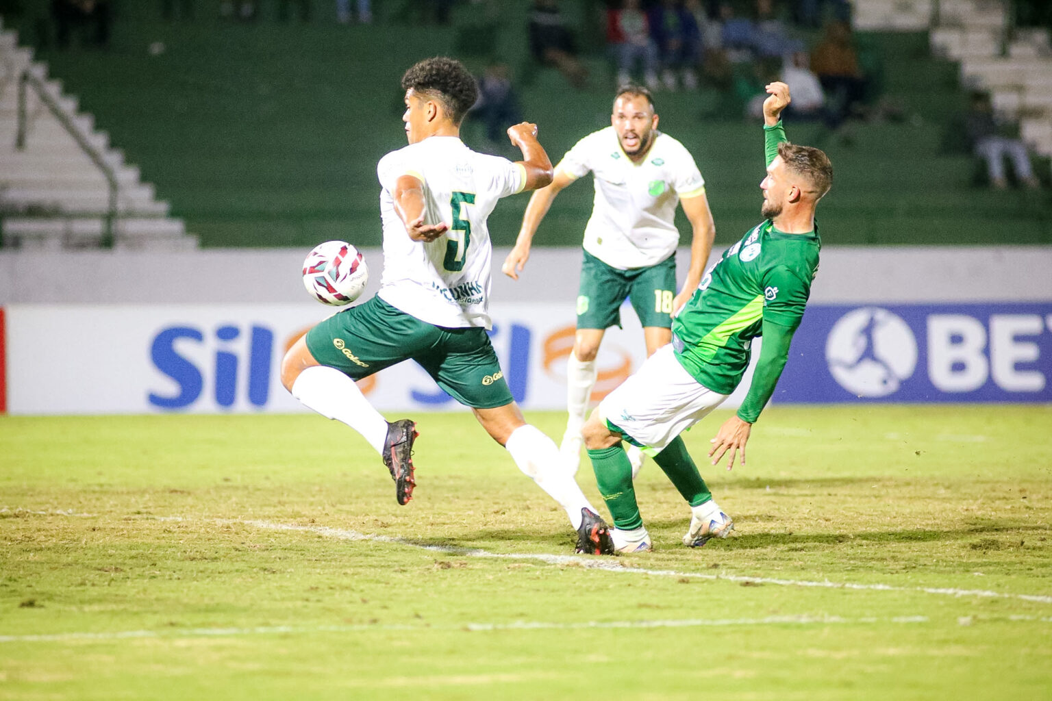 Floresta empata fora de casa e volta as atenções para o duelo contra o Caxias