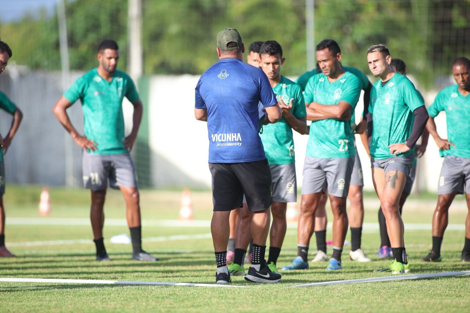Elenco se apresenta e inicia semana de trabalhos