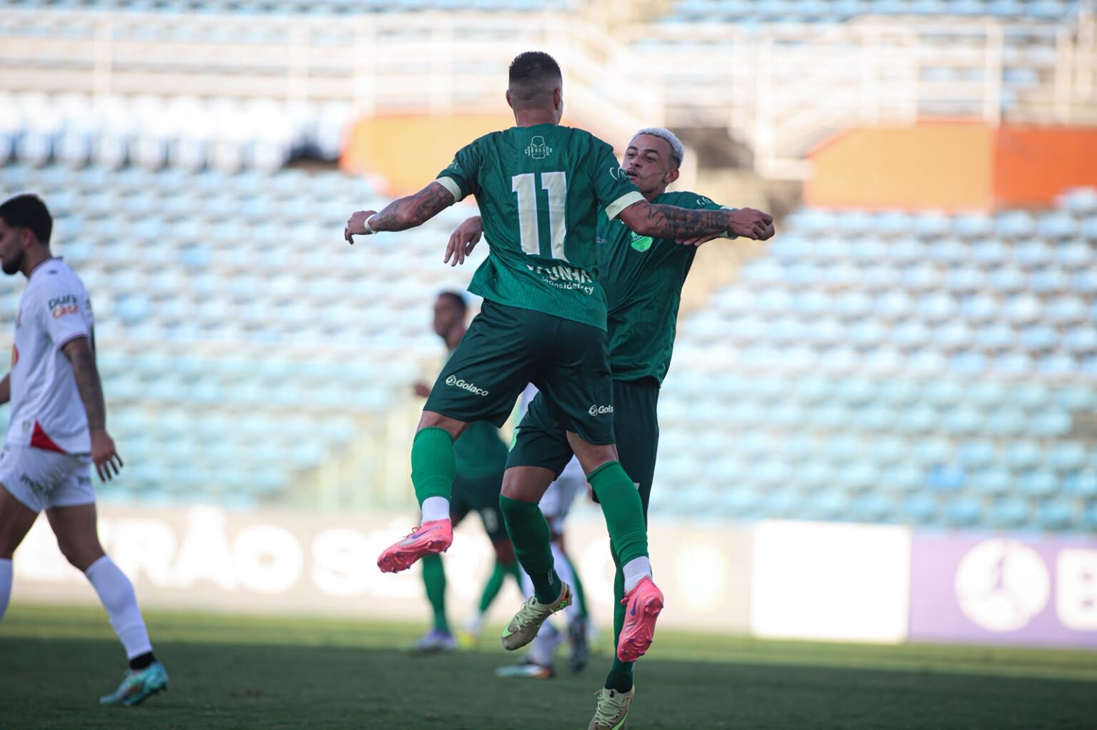 Floresta vence o Anápolis e segue vivo na briga pela classificação