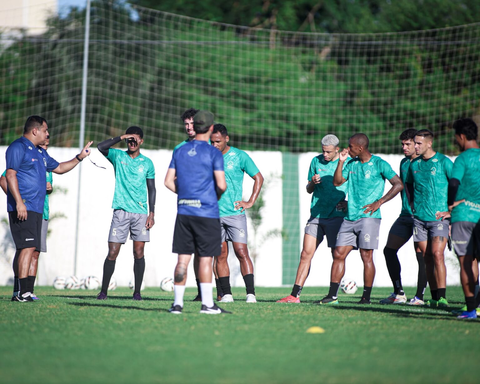 Elenco do Floresta se reapresenta com foco no jogo diante do Volta Redonda