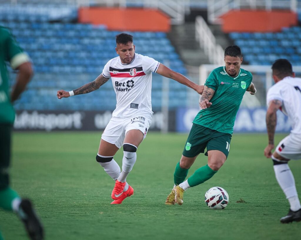 Floresta domina partida, mas sofre empate no fim diante do Santa Cruz pela Série C